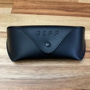 DIFF Black Eyeglass Semi-hard Case Glasses Protector Snap Closure Felt Lined